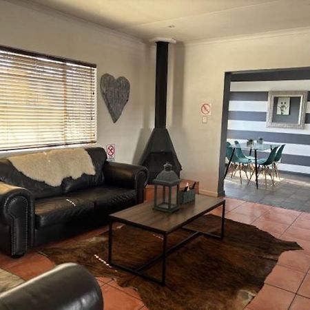 Karoo Heart Apartment Beaufort West Ngoại thất bức ảnh
